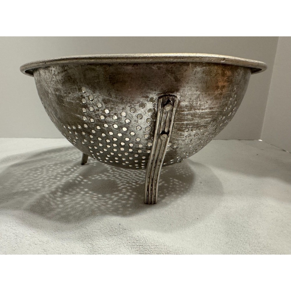 Vintage 7 Star Perforated Design Aluminum Metal Strainer Colander Legs 9.5" wide